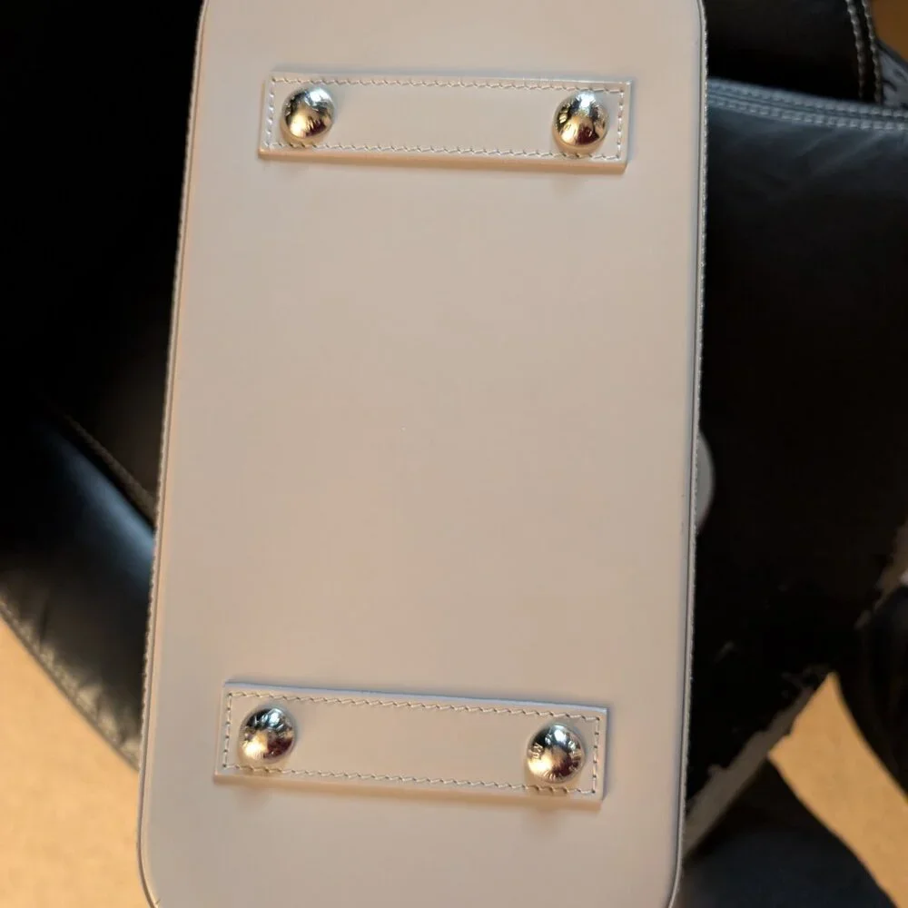 Louis Vuitton Alma Handbag - Picture 13 of 14